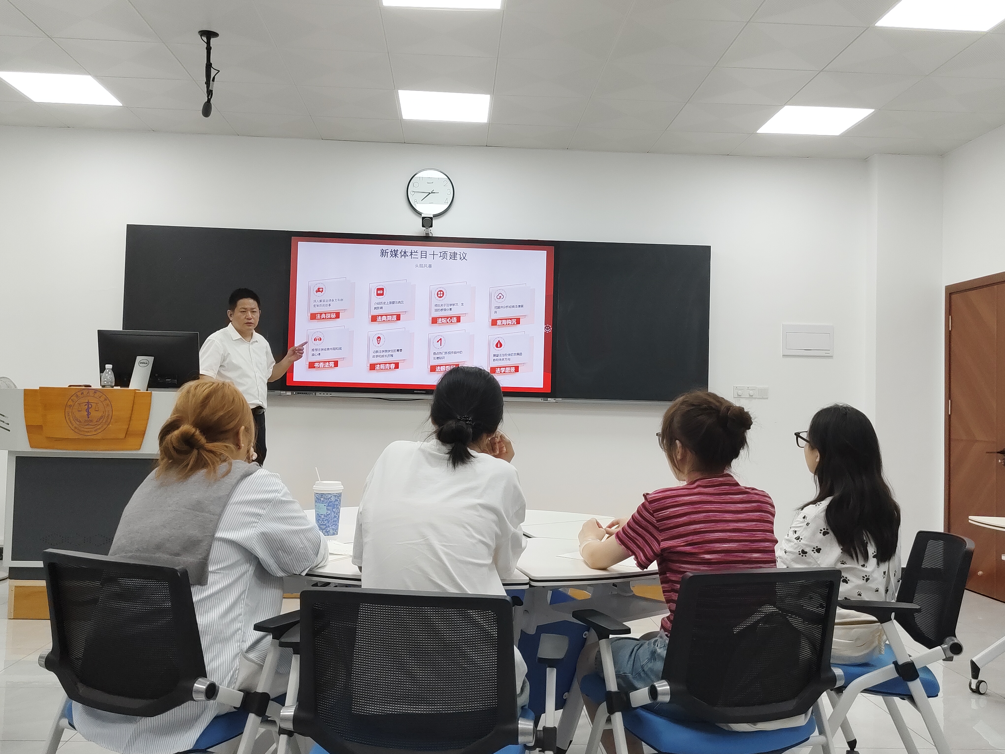 图3 采用头脑风暴法进行现场互动讨论.jpg 图3 采用头脑风暴法进行现场互动讨论.jpg